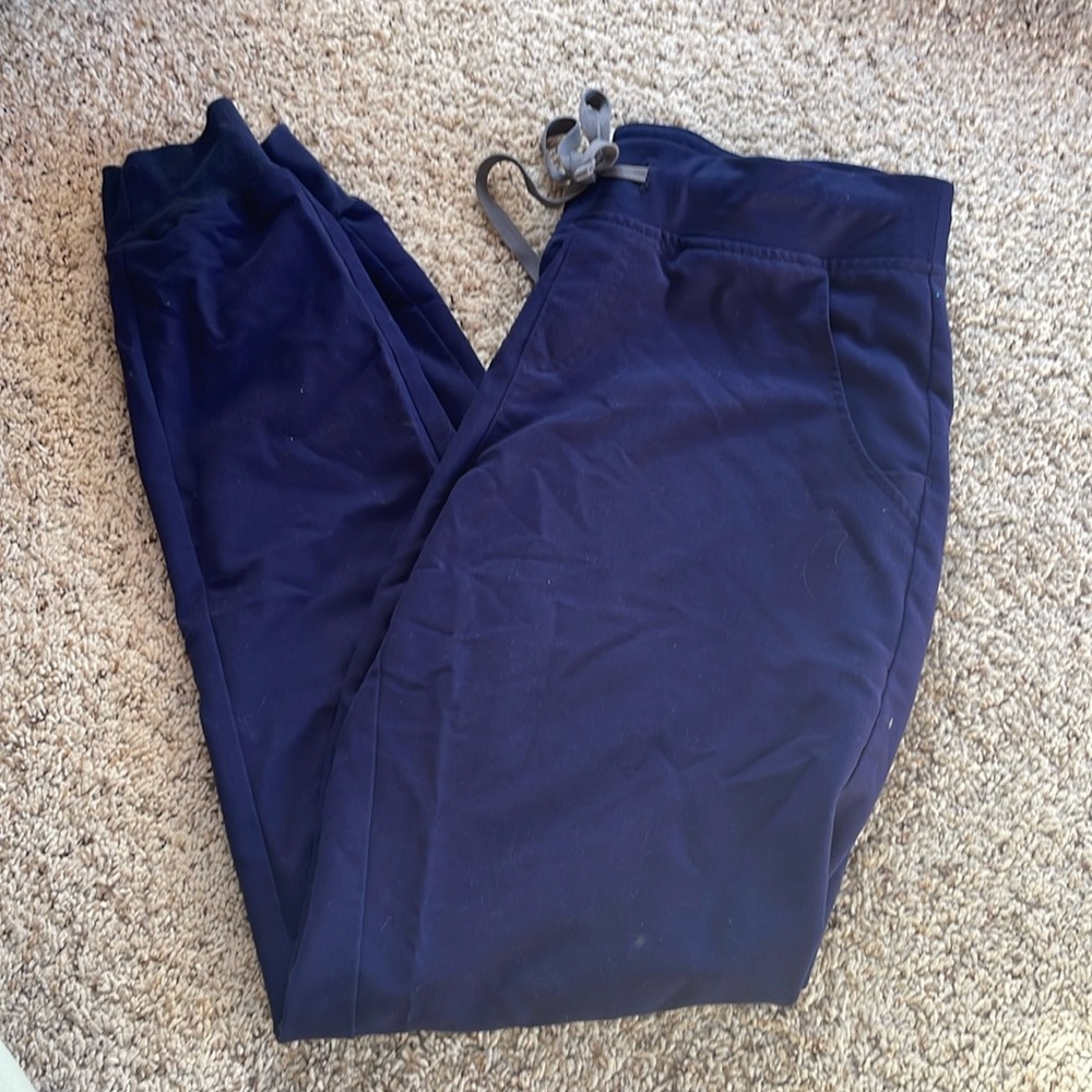 Size m fig jogger pants